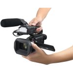 Câmera de vídeo profissional compacta Panasonic CX20 4K com entradas XLR e conectividade IP - Imagem 2